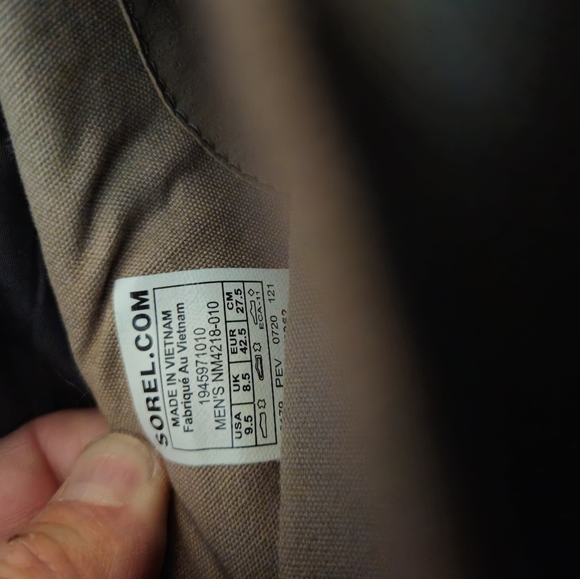 Sorely shoes. Worn a few times. Son grew out of them quickly - Picture 3 of 5